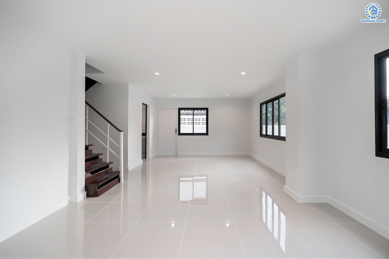 บ้านมือสองตกแต่งใหม่ โครงการ ภัทรไพรเวท3 ชัยพฤกษ์-รัตนาธิเบศร์ หลังมุม ตอบโจทย์ทุกการใช้ชีวิต เนื้อที่ 60 ตร.ว. ฟังก์ชัน 3 ห้องนอน 2 ห้องน้ำ จอดรถได้ 3 คัน ทำเลเดินทางง่าย สะดวกสบายใกล้รถไฟฟ้าสายสีม่วง "สถานีบางพลู" ทางด่วน "กาญจนาภิเษก" และห้างสรรพสินค้าเซ็นทรัลเวสต์เกต